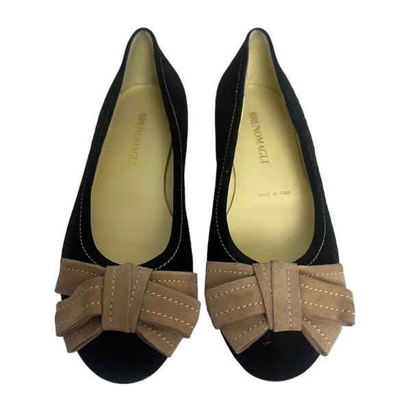 Bruno Magli Black and Tan Suede Bow Front Slip On Flats Size 7.5 M - Picture 3 of 7